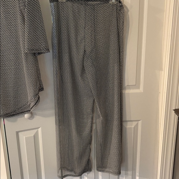 Jordan Taylor white and black beachwear outfit. Never eirn Large - Picture 3 of 4